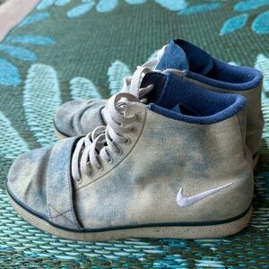 Nike Women’s Balsa Stonewashed Denim Sneakers: SAMPLE one of a kind, Size 7
